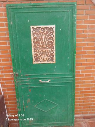 Puerta de chapa metálica verde
1.99 x 0.96