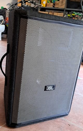 Altavoz JBL SMT15A 500w fabricado por PROEL