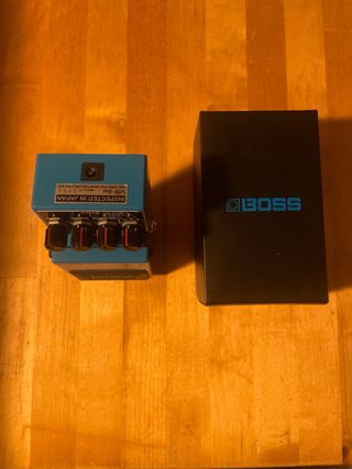 BOSS VB-2W Vibrato WAZA CRAFT Pedal Guitarra