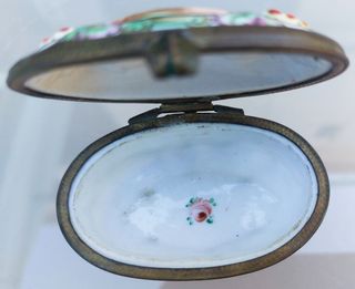 Pastillero baúl antiguo vintage SXIX Capodimonte