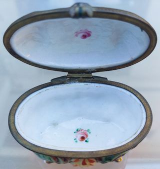 Pastillero baúl antiguo vintage SXIX Capodimonte