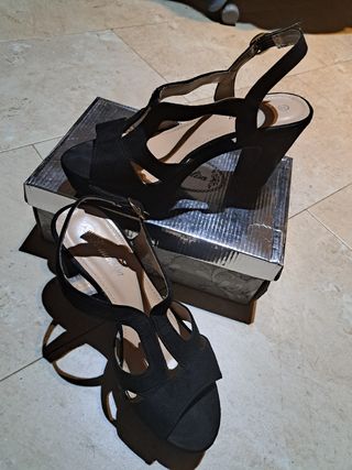 Zapatos de tacón negros talla 39