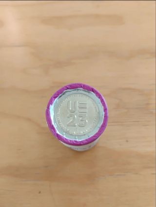 Cartucho de 25 monedas de 2 euros.