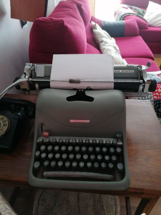 Máquina de escribir Olivetti Lexicon 80