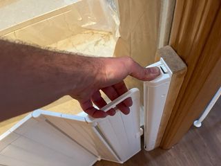 Barrera de seguridad para escaleras automatica
