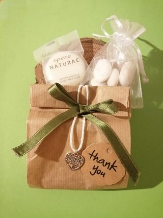 Bomboniera sacchetto con sapone e confetti