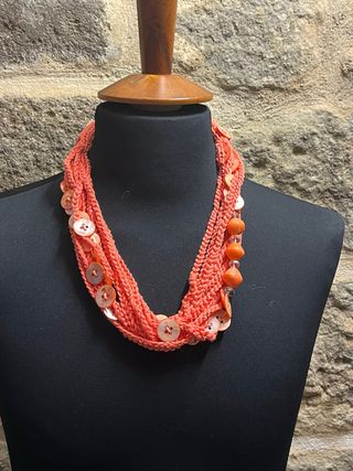 Collana Filo Cotone e Bottoni Madreperla Arancio