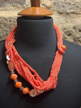 Collana Filo Cotone e Bottoni Madreperla Arancio