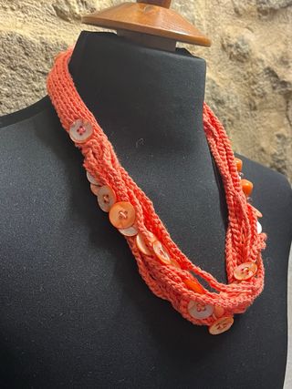 Collana Filo Cotone e Bottoni Madreperla Arancio