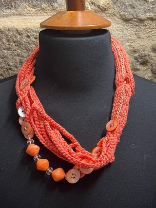 Collana Filo Cotone e Bottoni Madreperla Arancio