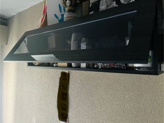 Mueble de salón negro y blanco