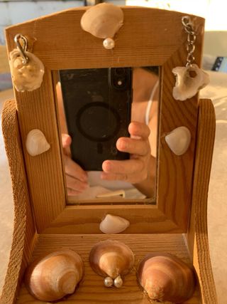 Specchietto in legno e conchiglie
