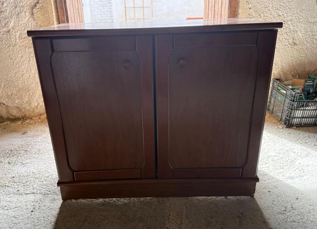 Mueble vitrina de melamina, con puerta de  cristap