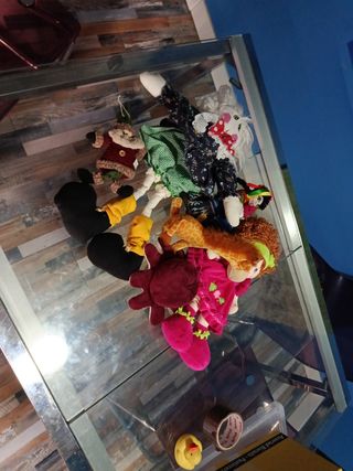 Conjunto de muñecos variados