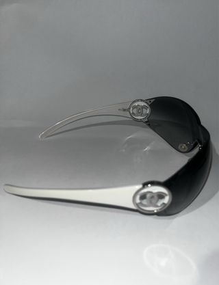 Occhiali da sole Chanel neri e bianchi