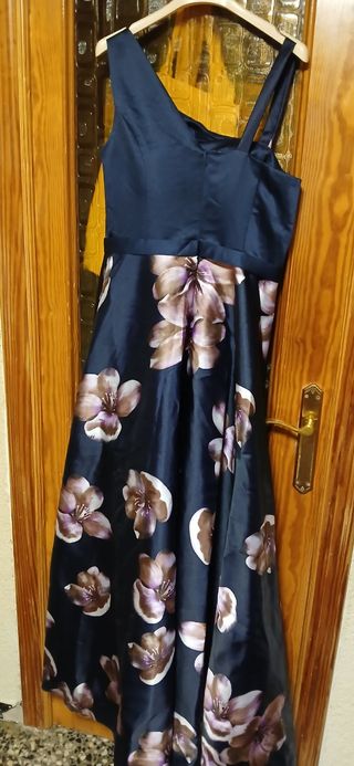 Vestido de fiesta azul con flores