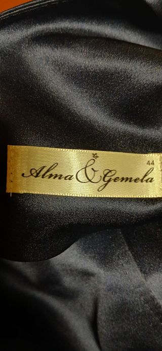 Vestido de fiesta azul con flores