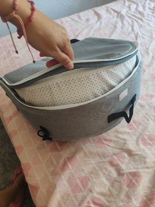 Cambiador portátil con mosquitera y juguetes