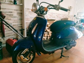 Moto eléctrica azul
