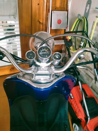 Moto eléctrica azul