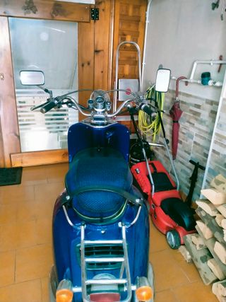 Moto eléctrica azul