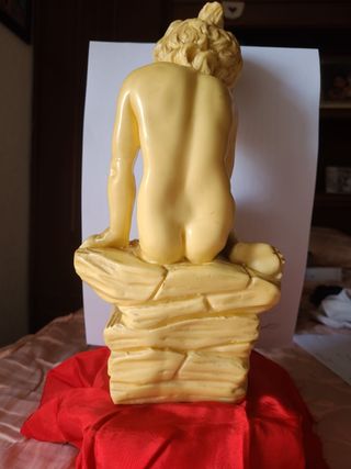 Figura A. Giannelli, niña sentada,arte