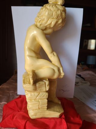 Figura A. Giannelli, niña sentada,arte