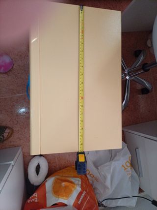 Cajonera Beige con Tiradores Azul y Rojo