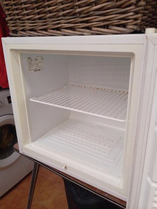 Congelador Zanussi pequeño