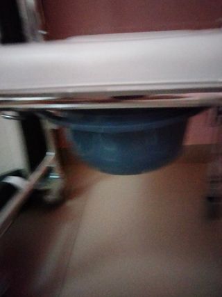 Silla geriatríca ruedas con orinal