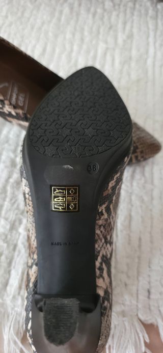 ZAPATOS IMPECABLES IMITACIÓN SERPIENTE n° 38  20 €