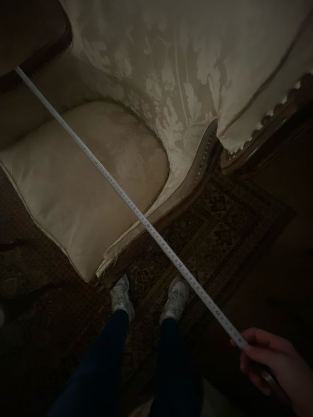 Sillón Luis XVI tapizado en tela. tengo 2