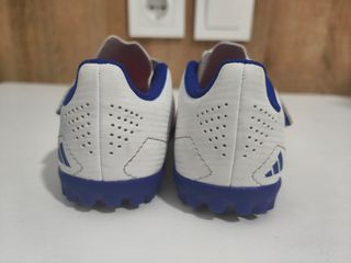 Botas de fútbol Adidas para niño.Talla 26

