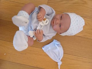 Muñeco bebé recién nacido con chupete