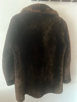 Abrigo piel marrón corto