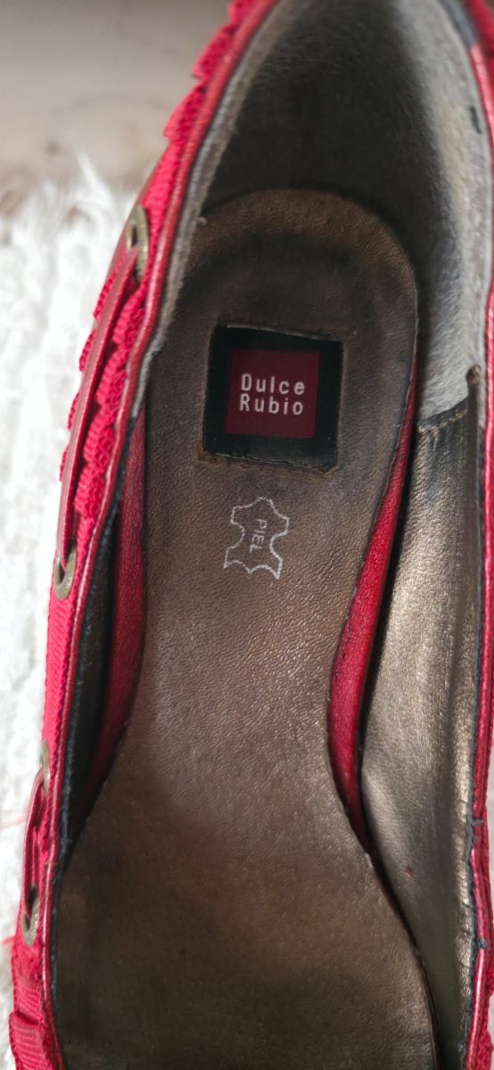 Zapatos rojos elegantes