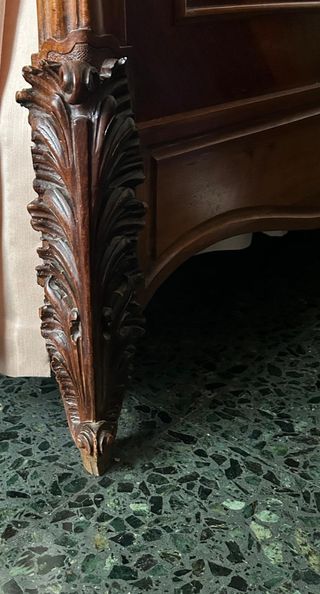 Cama antigua de madera y tela