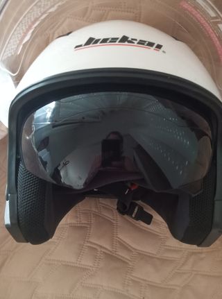 Casco de moto Jiekai blanco.