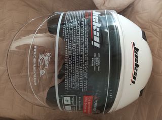 Casco de moto Jiekai blanco.