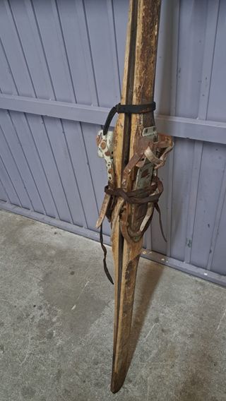 Esquís de madera antiguos