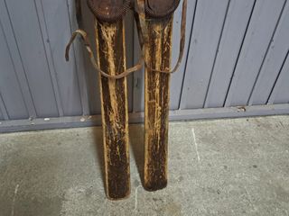 Esquís de madera antiguos