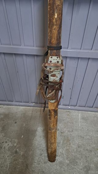 Esquís de madera antiguos