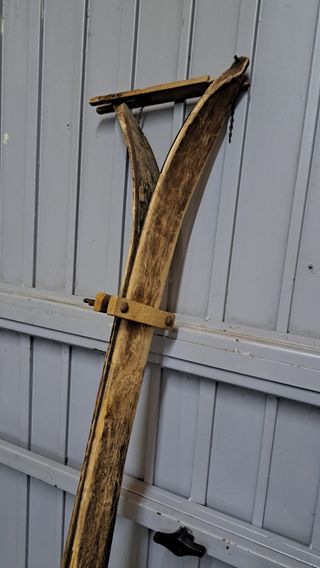 Esquís de madera antiguos