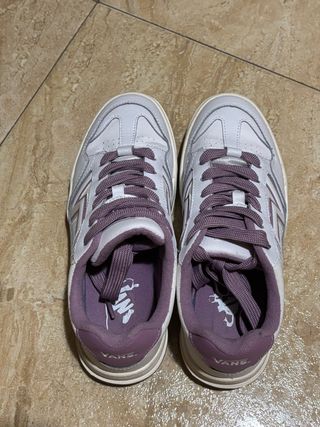 Zapatillas Vans Blancas y Moradas