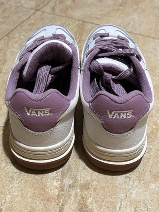Zapatillas Vans Blancas y Moradas