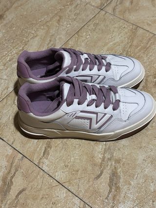 Zapatillas Vans Blancas y Moradas