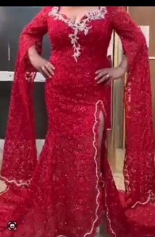 Vestido de fiesta rojo con pedrería