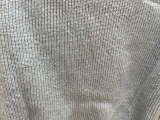 Jersey azul con hombros descubiertos
