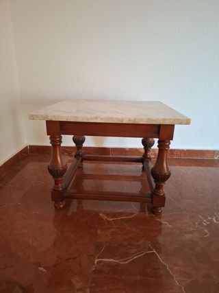 2 Mesas auxiliares de mármol y madera