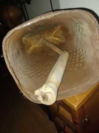 Cencerro antiguo con pátina original 40 cm alto.